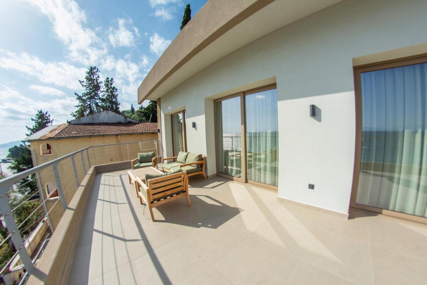 Kaiser Luxury Suites Achílleion 外观 照片
